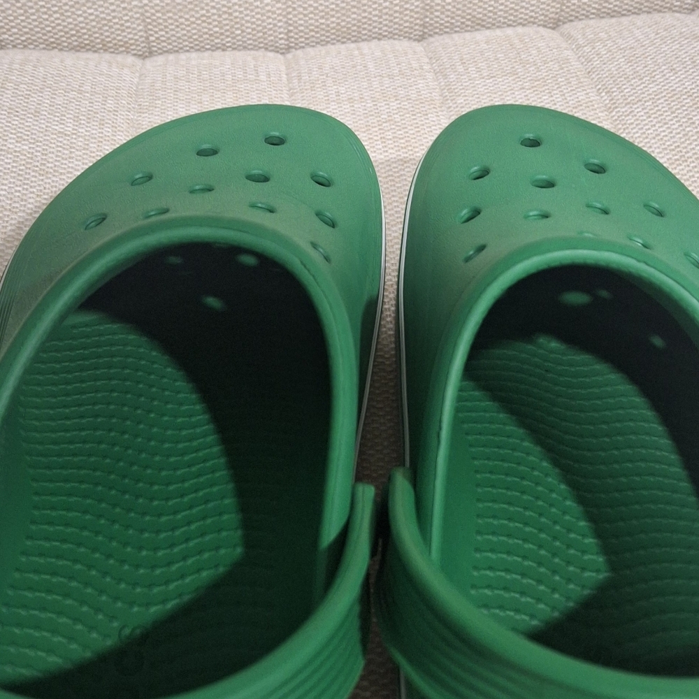 Kid Green And White Crocs - Picture 5 of 6